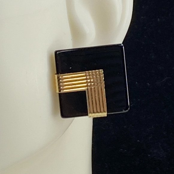 Designer 14K Karat Square Onyx decorated gold hardware earrings 5.7g JR7799